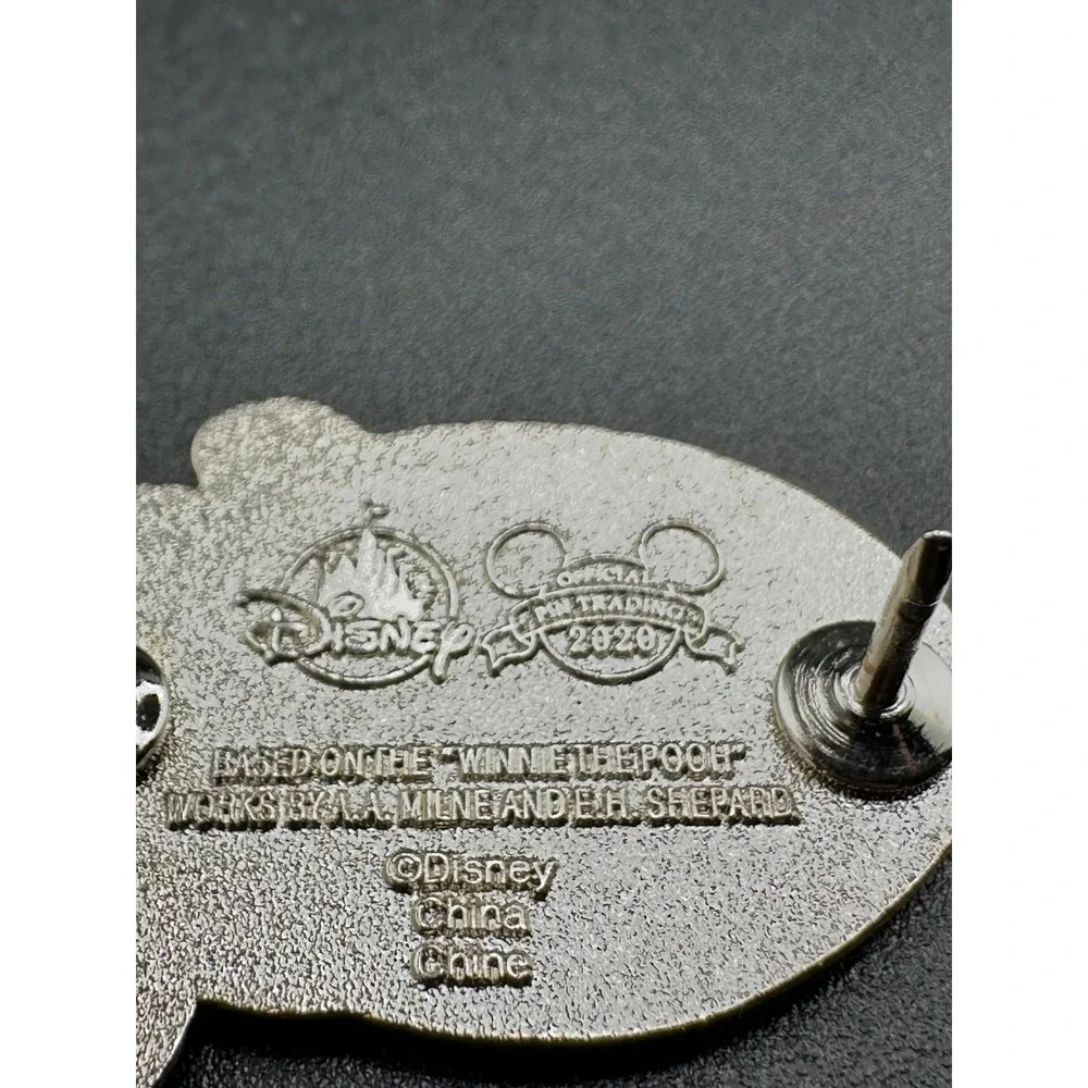 NEW Winnie the Pooh Disney Store exclusive pin on pin Piglet Glitter Balloon